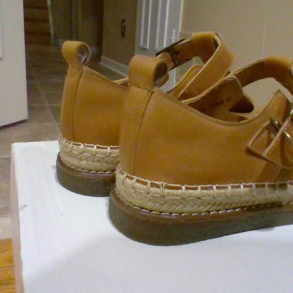 Brand new shoes - Picture 6 of 8